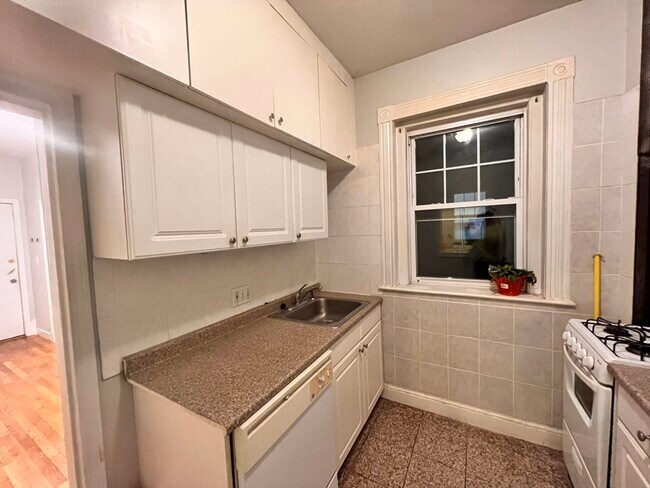 Building Photo - 78 Glenville Terrace