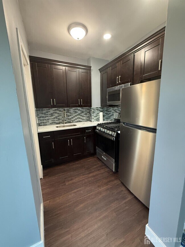 Building Photo - 205 Duncan Ave