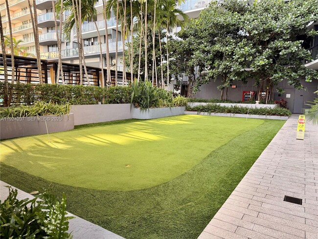 Building Photo - 121 NE 34th St