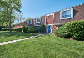 Building Photo - 922 Hoover Village Dr