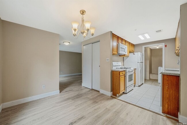 Building Photo - 339 Birchwood Rd