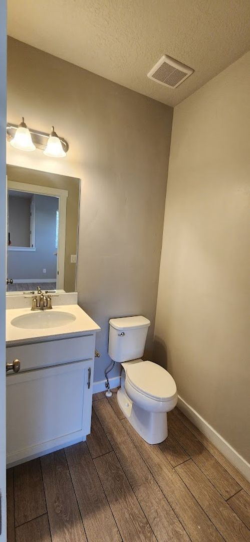 Building Photo - $2,000 OFF 4-bed, 3.5-bath Townhome Available Now!