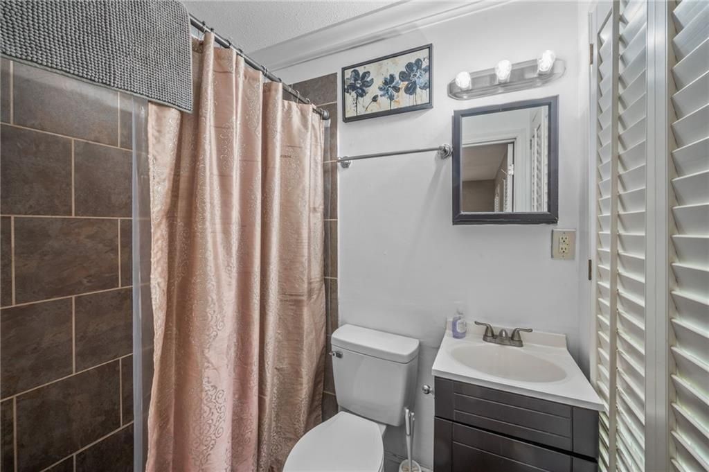 Building Photo - 4839 Lehigh Dr