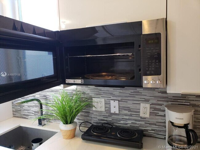 Building Photo - 6331 NW 105th Ct