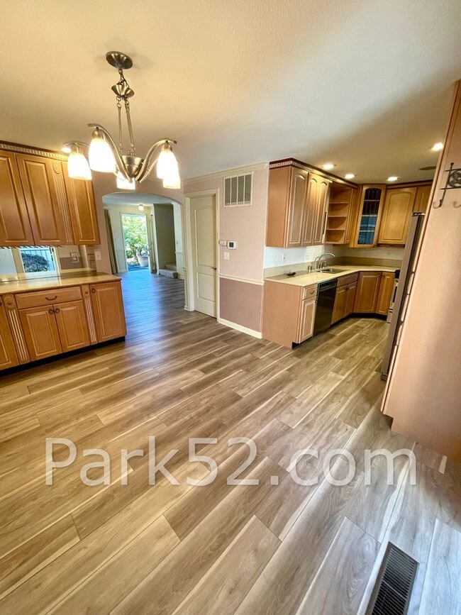 Building Photo - $500 off First Full Month! 2 Bedroom Tacoma Townhome