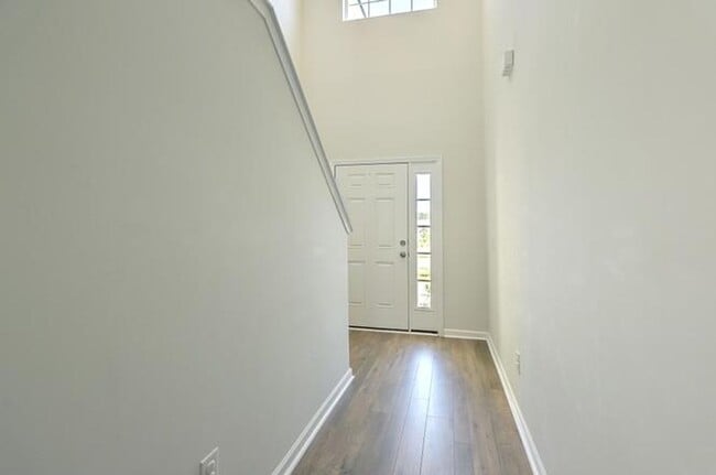 Building Photo - 115 Sequoia Ln