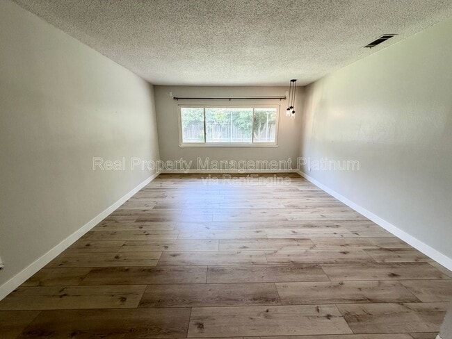 Building Photo - 5694 N 9th St