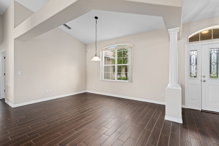 Building Photo - 1056 Princeton Dr