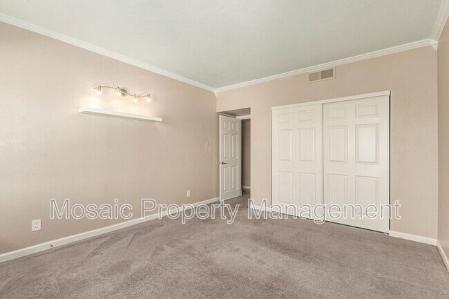 Building Photo - 353 E Thomas Rd