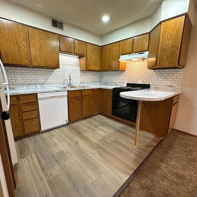 Building Photo - Stylish 1-Bedroom Apartment with Luxurious Updates in a Serene Setting