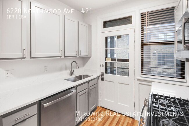 Building Photo - Beautifully Renovated 1BR/1BA Across from ...