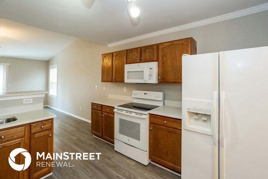 Building Photo - 11100 Thousand Oaks Dr