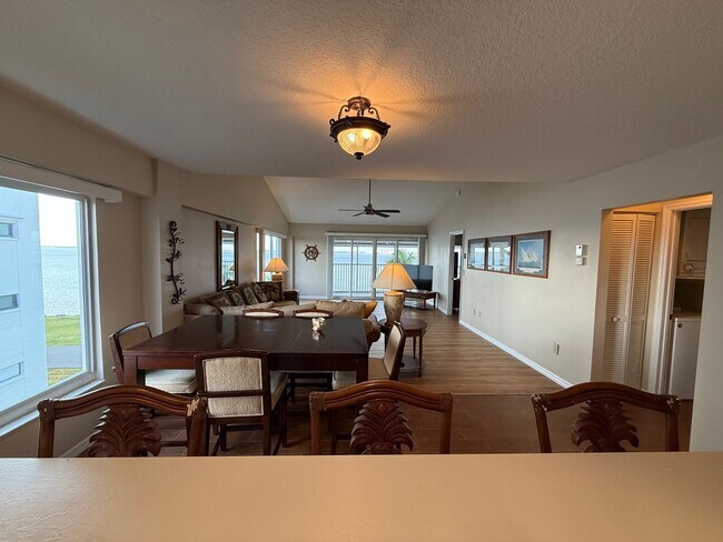 Building Photo - 1477 Park Beach Cir