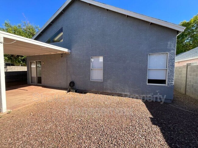 Building Photo - 441 S Maple