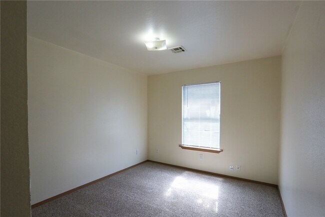 Building Photo - 2223 W Roselawn St