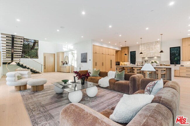Building Photo - 5064 Encino Ave