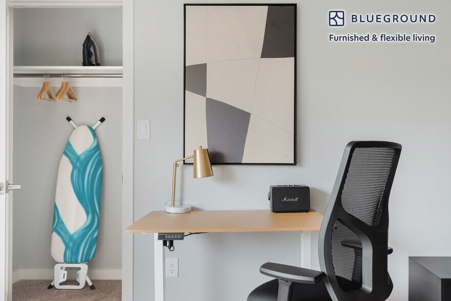 Building Photo - 838 Roble Ave