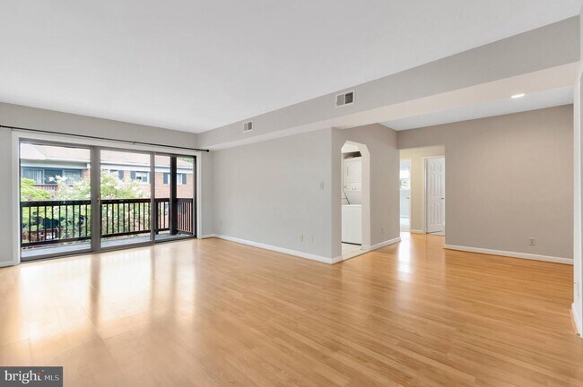 Building Photo - 208 Skyhill Rd