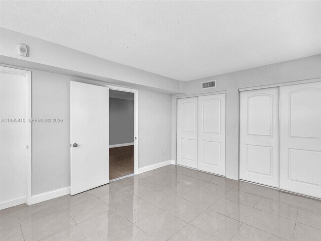 Building Photo - 1770 NE 191st St