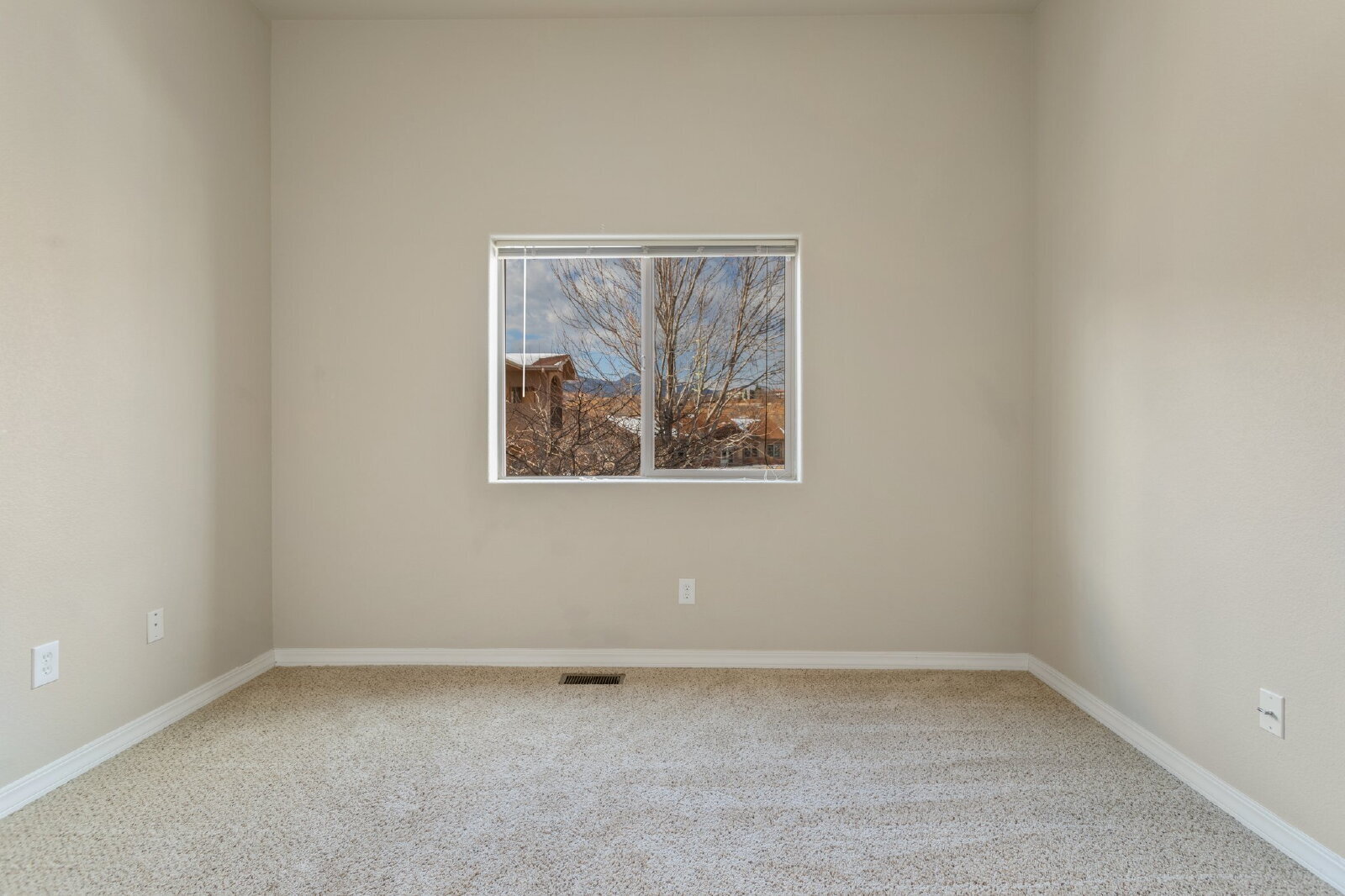 Building Photo - Westside 2-Bed Condo with Mountain Views a...