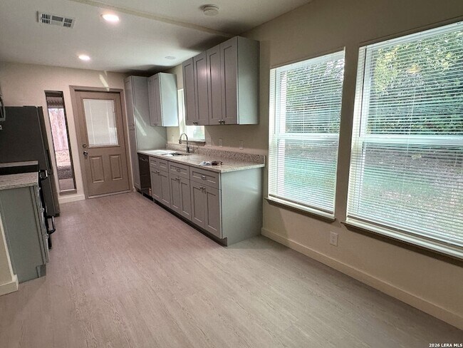 Building Photo - 6731 Carters Blf Dr