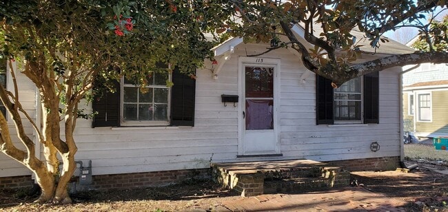 Building Photo - 2 Bedroom 1 Bathroom House!