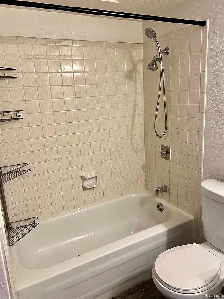 full bathroom - 5995 W Hampden Ave