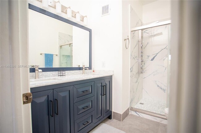 Building Photo - 523 Leslie Dr