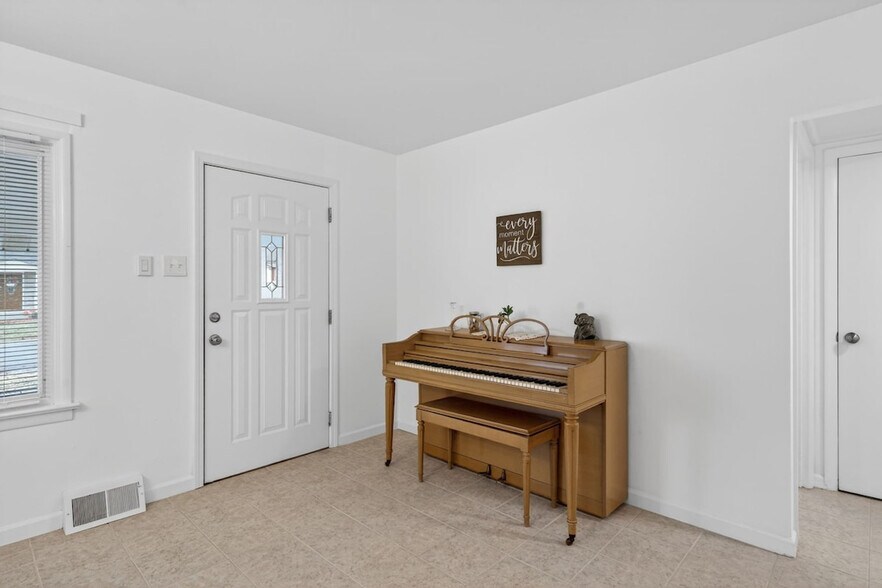Building Photo - 444 Rosedale Terrace