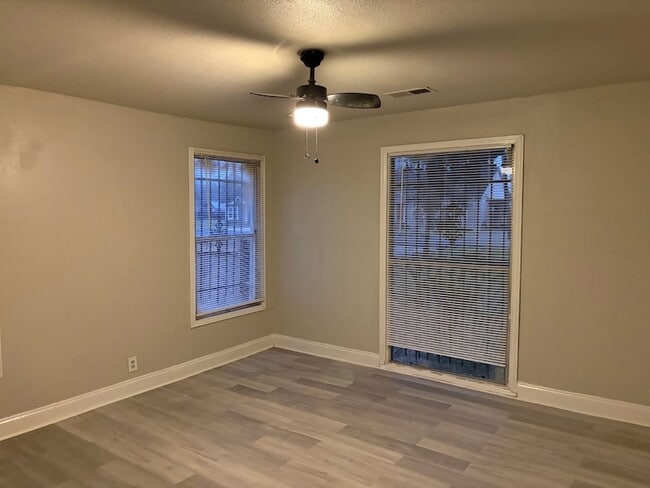 Building Photo - 3150 Roberts Ave