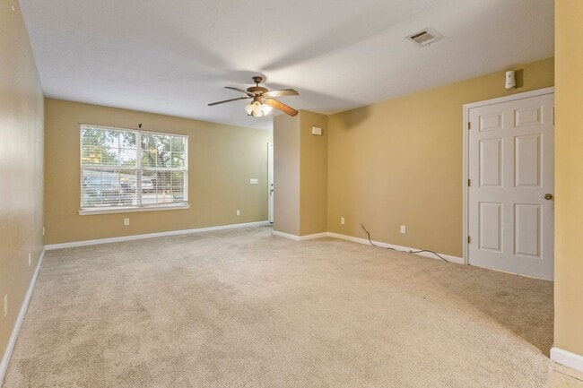 Building Photo - 108 Gray Ave Unit C