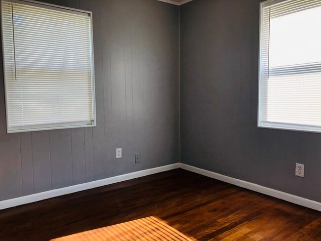 Building Photo - 1301 Greenbrier Dr