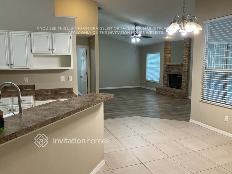 Building Photo - 1450 Thornhill Cir