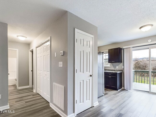 Building Photo - 754 Old Stage Rd