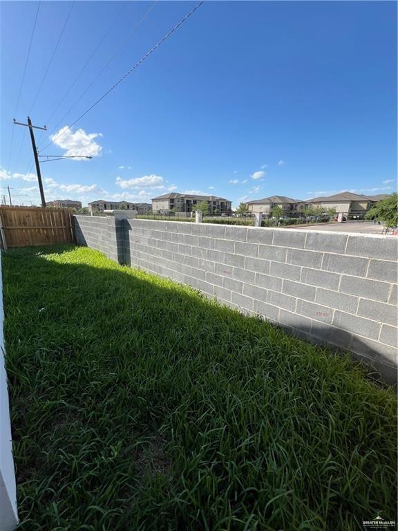 Building Photo - 19 E Iris Ave