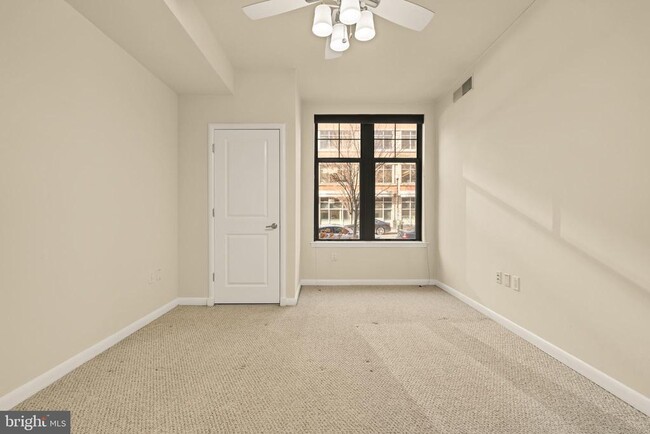 Building Photo - 1021 N Garfield St