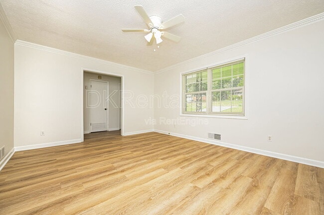 Building Photo - 2807 Hickory Ln