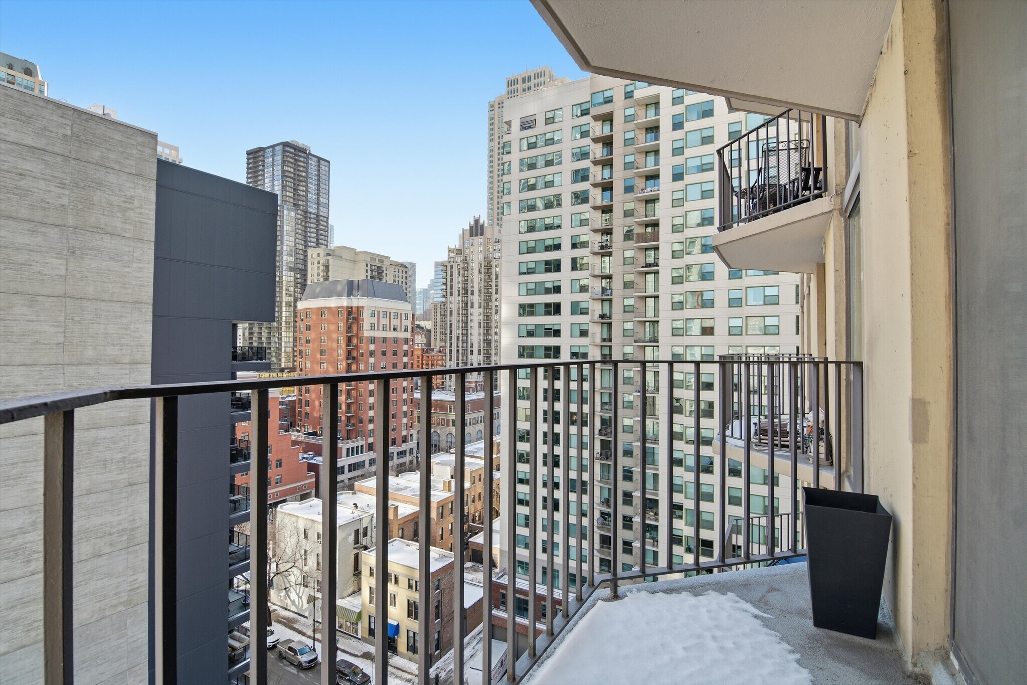 Building Photo - 70 W Huron St