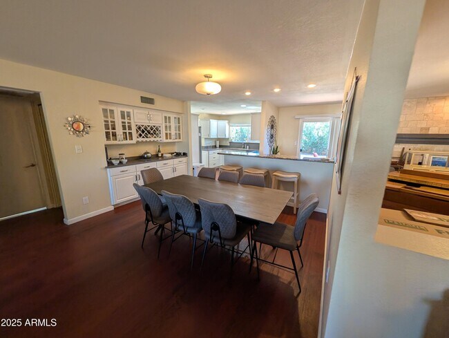 Building Photo - 4909 E Presidio Rd