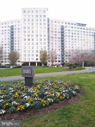 Building Photo - 10401 Grosvenor Pl