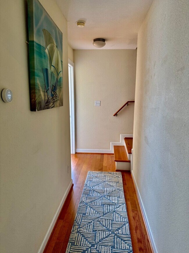 Building Photo - 3BD/3.5 Condo with Garage & Backyard in Shadowlawn! Blocks to the Beach! AVAILABLE NOW!