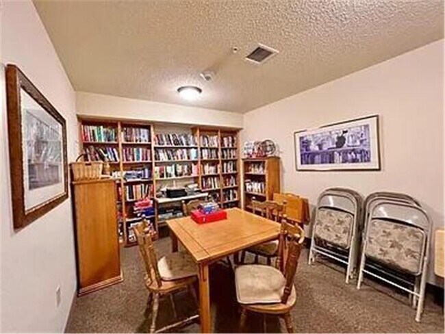 Building Photo - 901 Dominion Dr