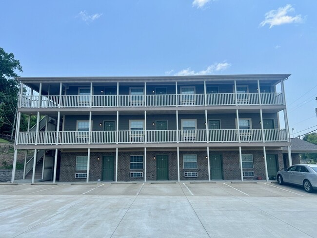 Building Photo - 1604 Spring Valley Dr