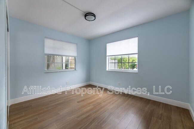 Building Photo - 5207 N Flagler Dr