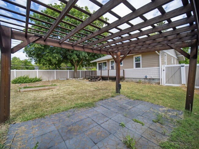 Building Photo - Updated Spokane Rental Home with 4 Bedrooms & Private Yard