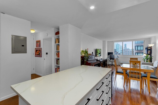 Building Photo - 345 E 93rd St