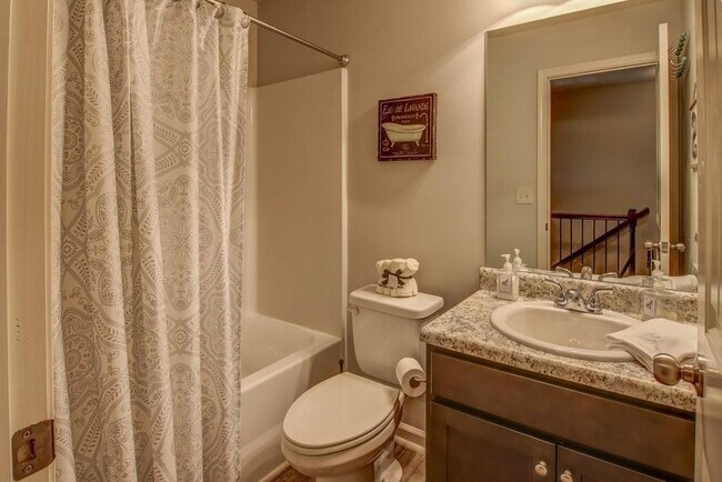 Building Photo - 282 Turtle Creek Dr