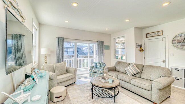 Building Photo - 1 N Victoria Ave