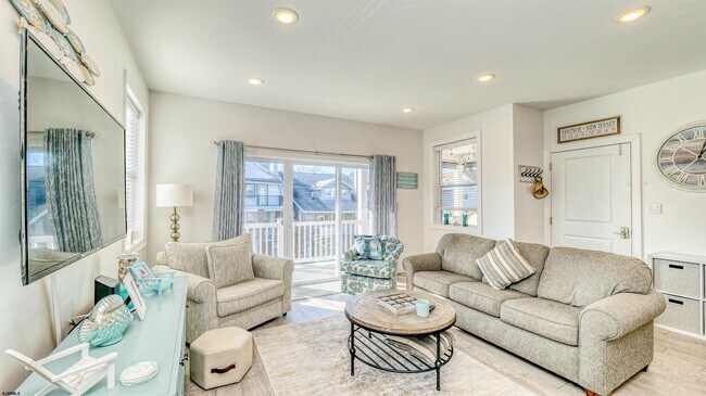 Building Photo - 1A N Victoria Ave