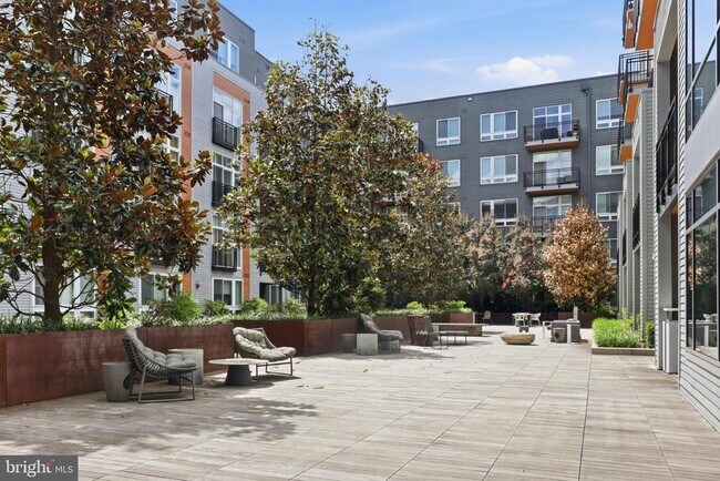 Building Photo - 145 Riverhaven Dr